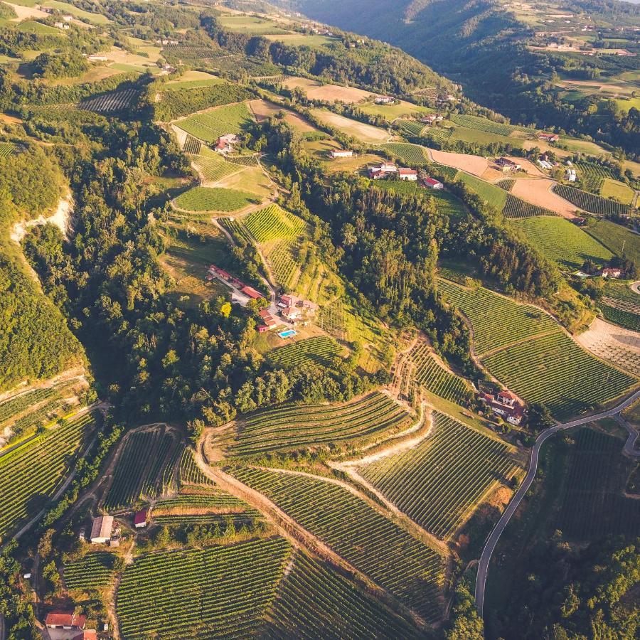 Tenuta Monteoliveto - Family Cottage - Agriturismo Nelle Langhe Vesime 外观 照片